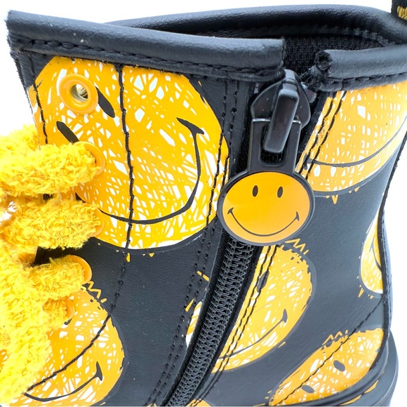 Dr. Martens Little Kids Combat Boots - Picture 9 of 10